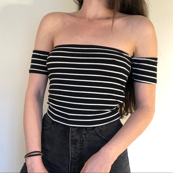 ❤️SOLD❤️Striped Off Shoulder Crop Top - Picture 3 of 6